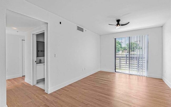 Photo - 16955 SW 100th Ave Unit 1-01
