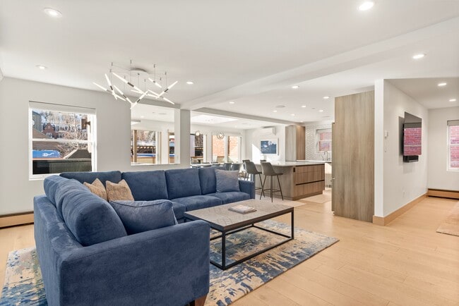 Building Photo - 447 E Cooper Ave Unit 1