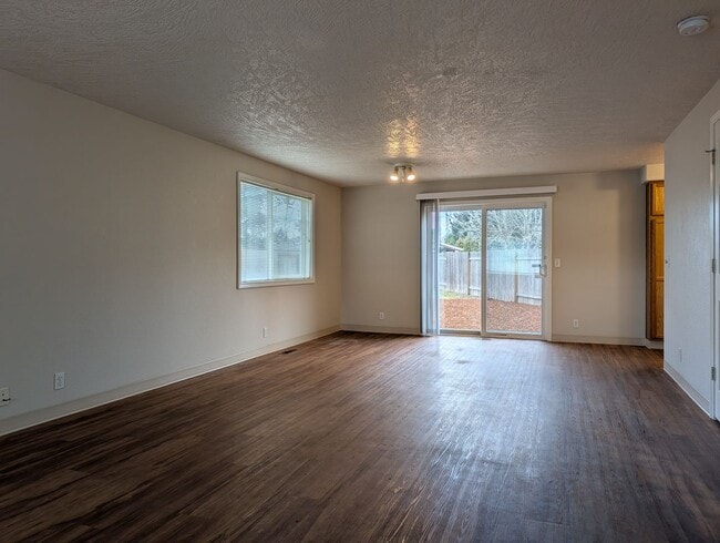 Photo - 3-Bedroom, 2.5-Bath Home Close To River Road In Eugene!