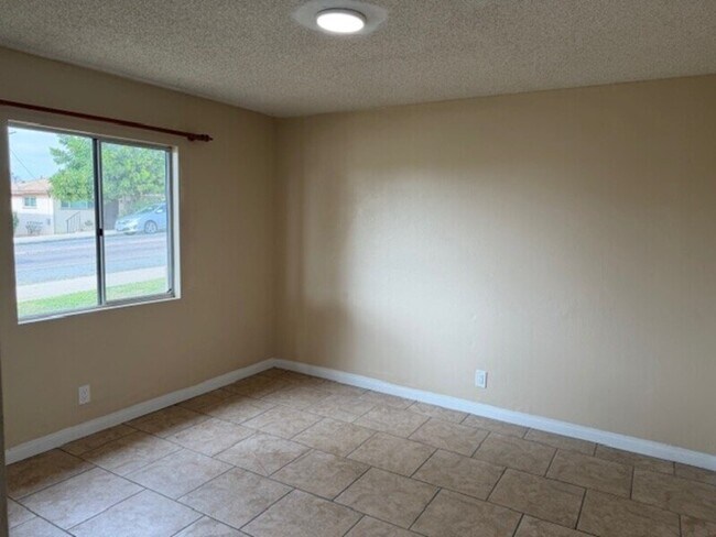Photo - 1609 Grove St Unidad B