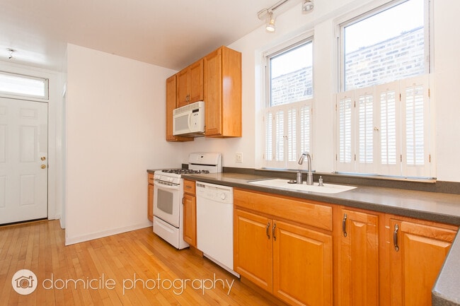 Photo - 2141 W Arthur Ave