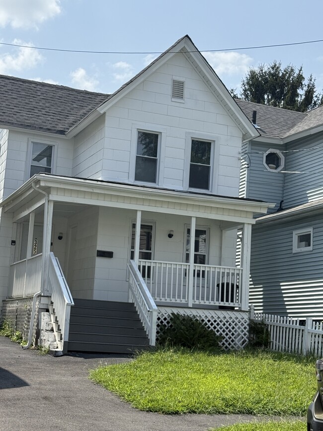 Building Photo - 325 Ferdinand St Rental