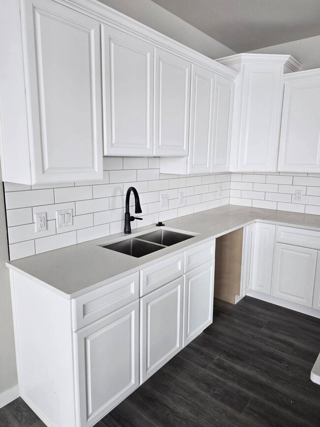 Building Photo - Paradise Valley Townhomes & Apartments