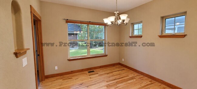Photo - 4236 Monroe St