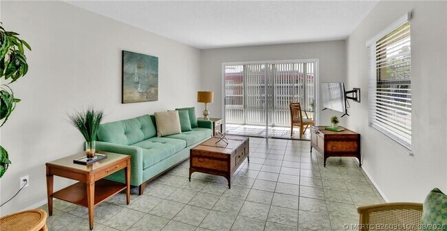 17 Vista Palm Ln Unit 201
