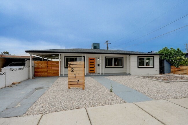 Fully Furnished or Unfurnished 3 BR / NO HOA - Fully Furnished or Unfurnished 3 BR / NO HOA House