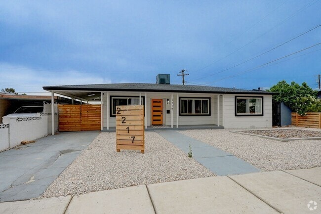 Building Photo - Fully Furnished or Unfurnished 3 BR / NO HOA Rental