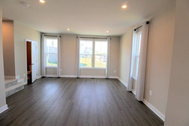 Photo - 4489 Drysdale St