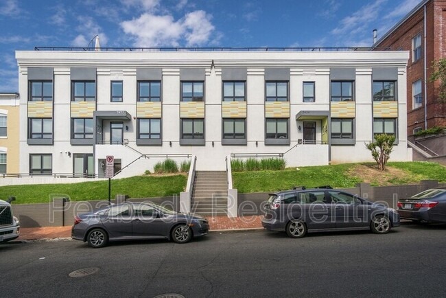 Building Photo - 2422 17th St NW Unit #301