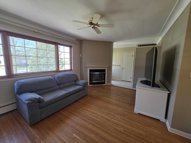 Photo - 127 Robert Wallace Dr