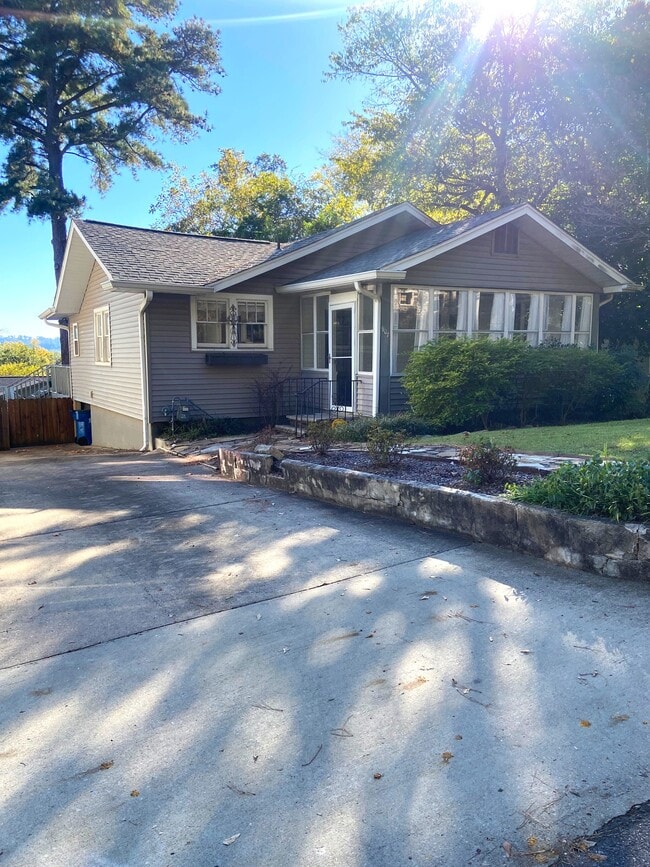 Photo - 907 Irving Rd