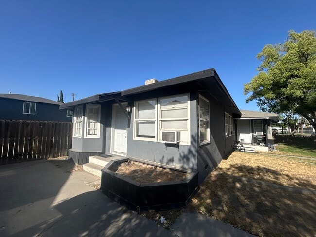 Building Photo - 1604 Bell Ave Unit 1606 Bell Rental