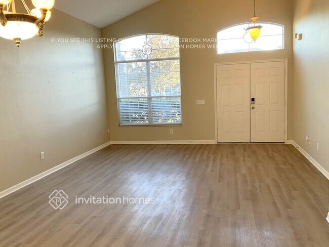 Photo - 264 Tavestock Loop