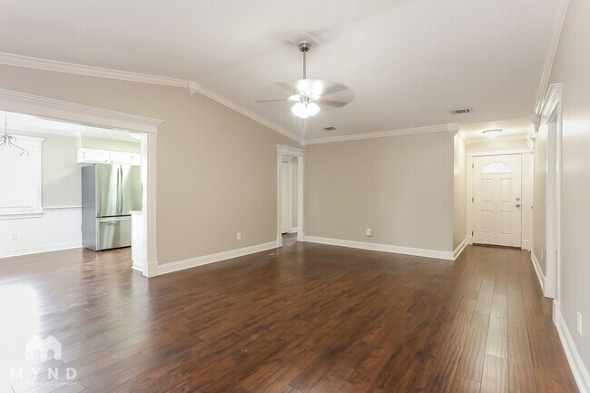 Photo - 633 Radnor Ln