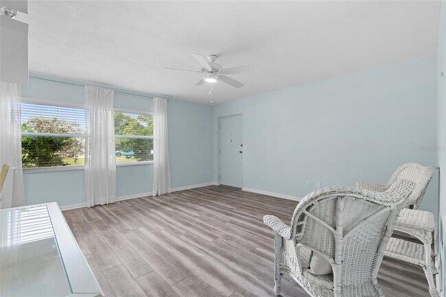 209 NE Lincoln Cir N Unit 109