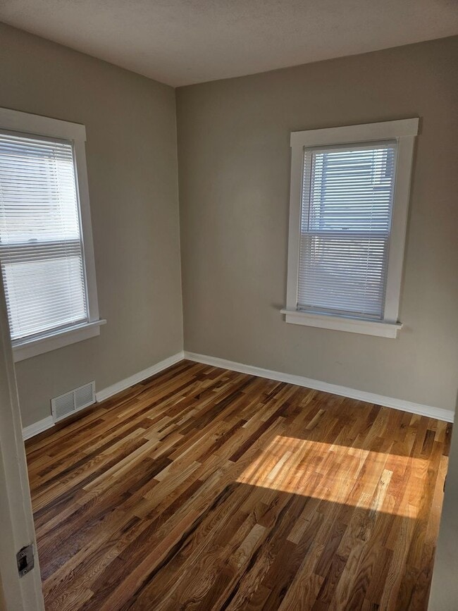 Photo - Aksarben 3 bed 2 bath 1 car garage newly remodeled, witb a fenced in backyard!