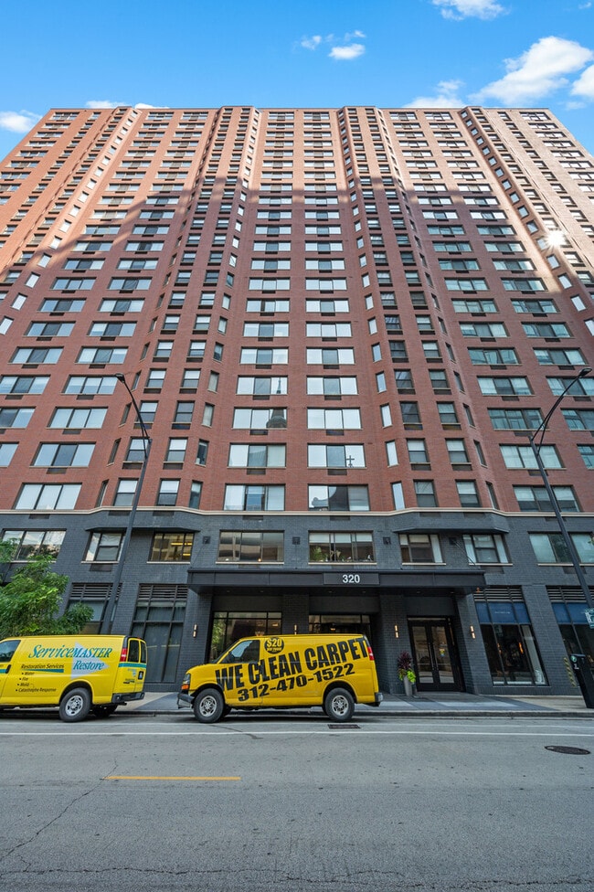 Photo - 320 W Illinois St Apartment Unit 917