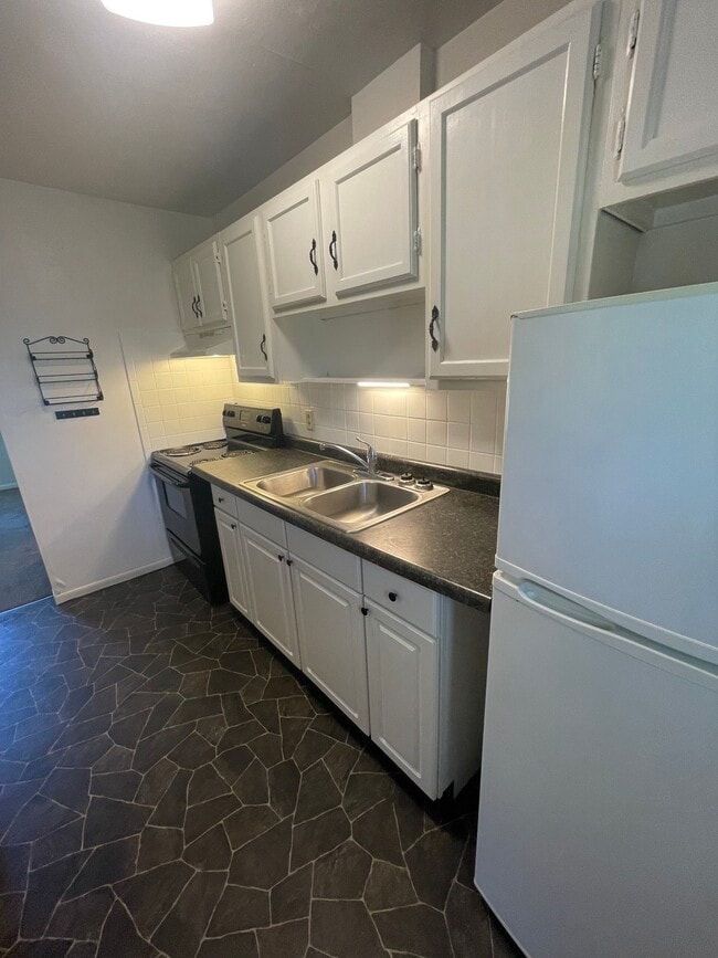 Photo - 120 Karen St Unit 3