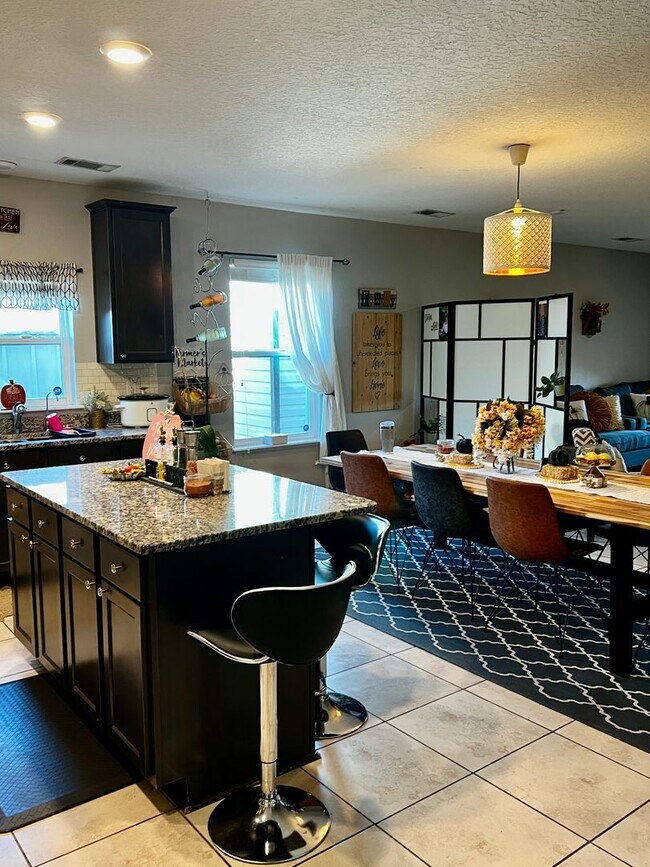 Photo - 3/2 with fenced in yard !