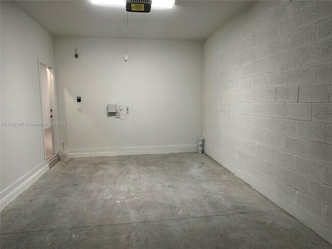 822 SW 11th Ter