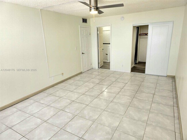 Photo - 2025 NE 164th St Unidad 710