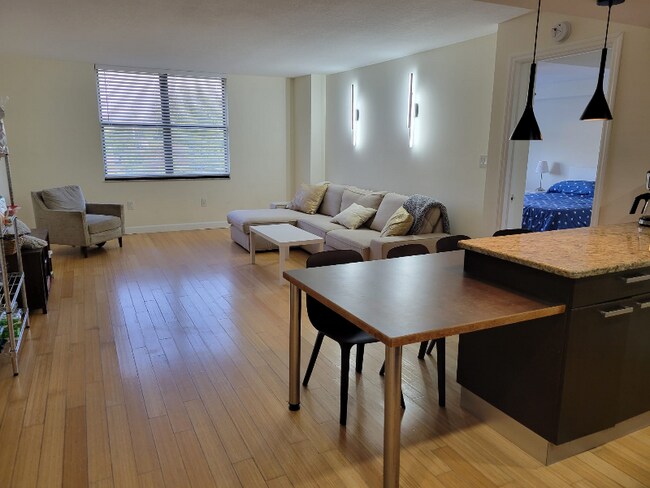 Photo - 701 S Madison Ave Unidad 419