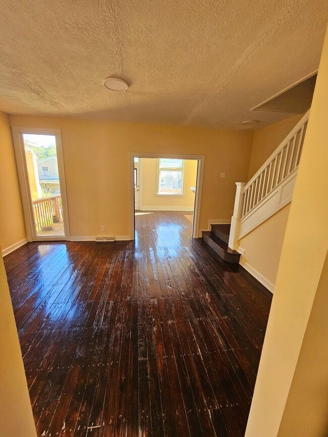 Photo - 507-507 Russellwood Ave Unit 507 Russellwood Ave