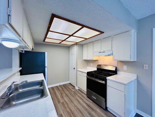 Photo - 9400 Kempler Dr Unit B