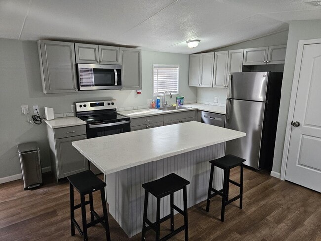 Photo - 8144 Hewitt St