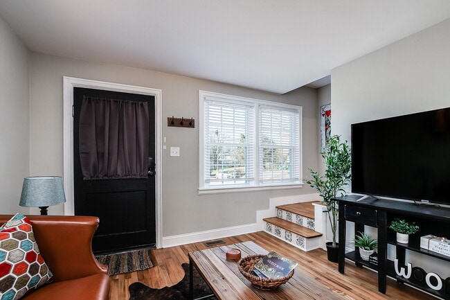 Photo - 195 Seward Ave
