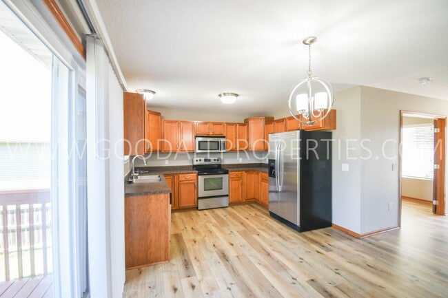 Photo - 3 bed 2.5 bath Single Family Home with fenced in yard!