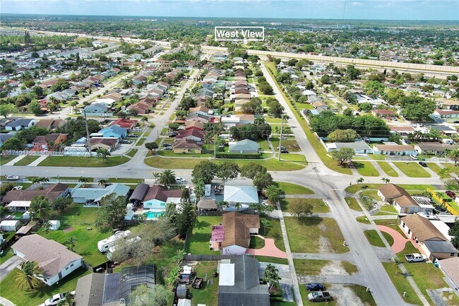 Building Photo - 12530 SW 264th St Rental