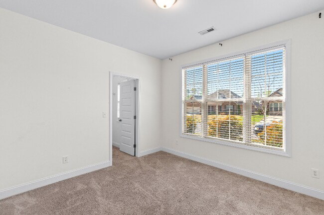 Photo - 11006 Thorne Dr