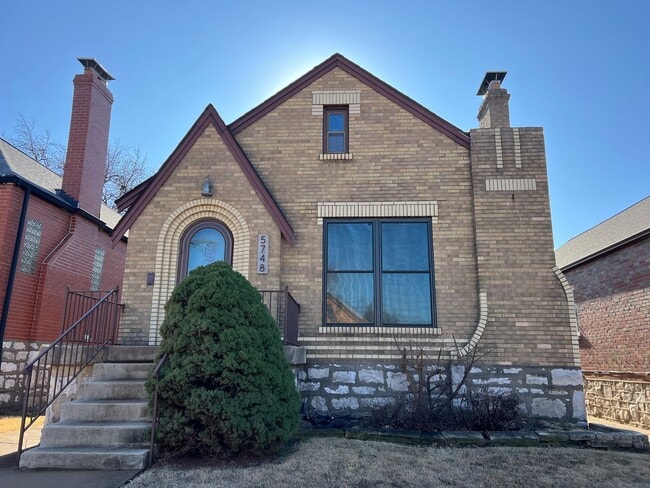 Building Photo - Cute Three Bedroom Home Available in South City!