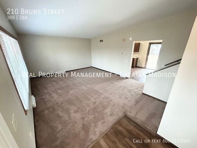 Photo - 210 Bruns St
