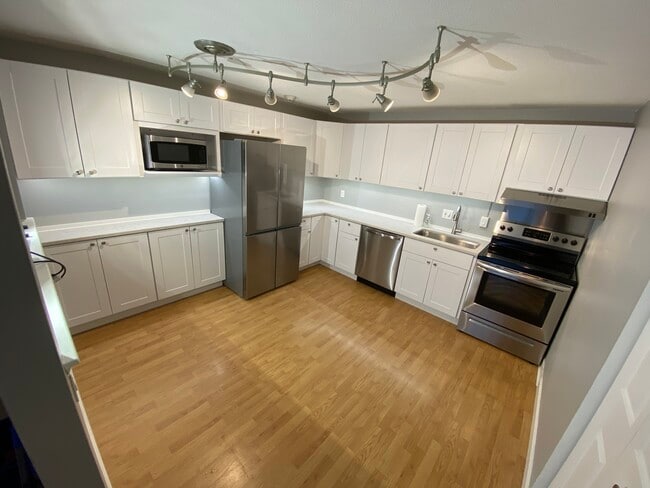 Building Photo - 74 Beach St Unit #3-3 Rental