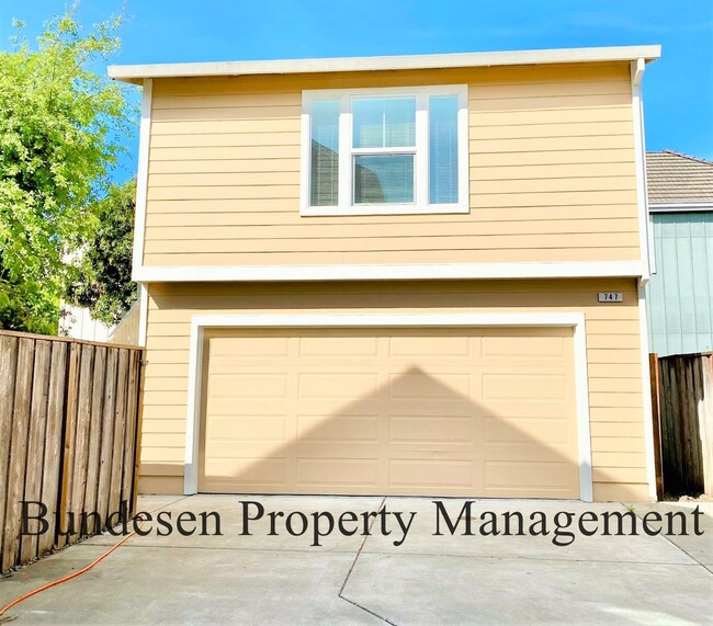 Photo - 747 Fresno Ave