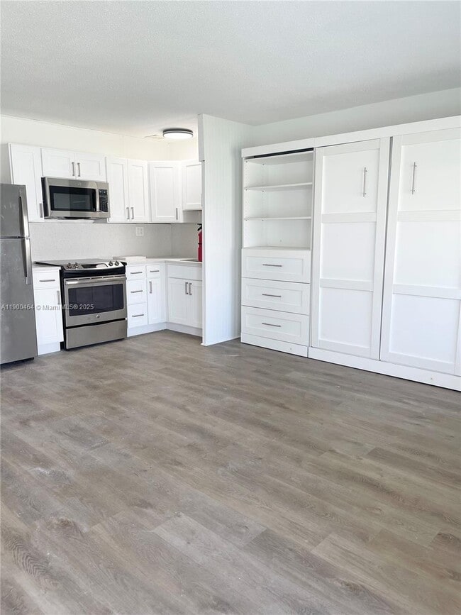 Building Photo - 5821 NE 18th Ave Unit 3