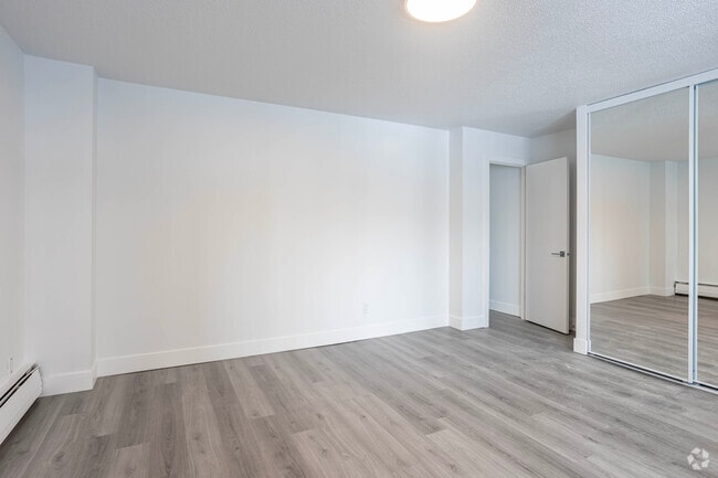2 chambres, 1 salle de bain - 1014 pi2 - York Tower
