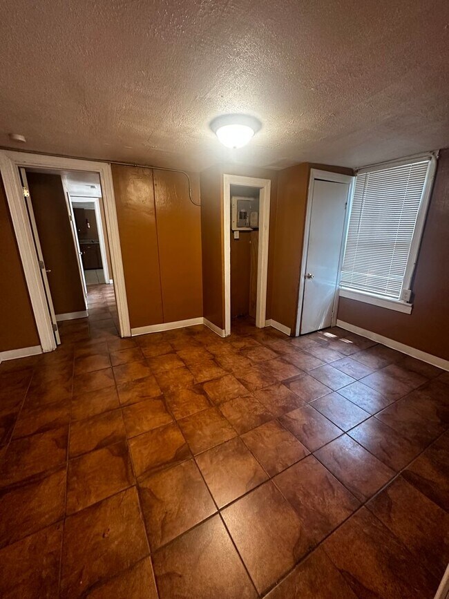 Photo - 412 E 23rd St