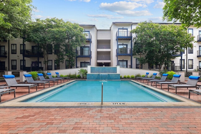 Piscina estilo resort - The Link at Plano