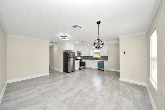 Building Photo - 7066 Villa Dr