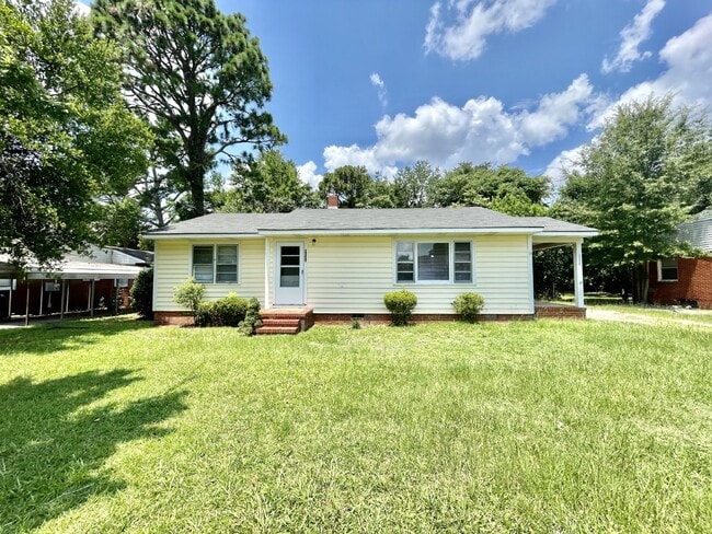 Building Photo - Updated 3 Bed, 1 Bath Nest in Fayetteville Rental