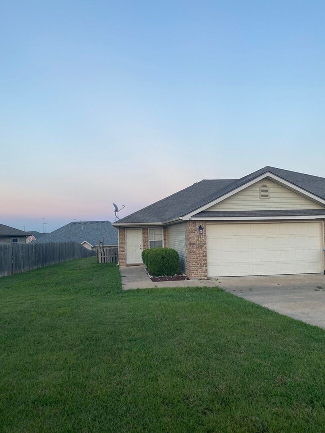Photo - 3 bedroom 2 bath duplex with 2 Car Garage ...