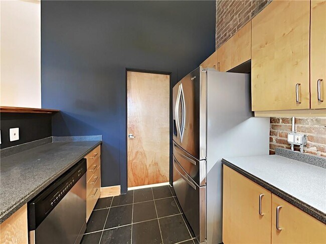 Photo - 267 Peters St SW Unit 102