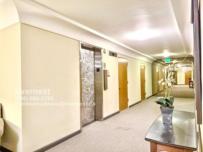 Charming One-Bedroom Condo in a Convenient... - Charming One-Bedroom Condo in a Convenient... Unit 103