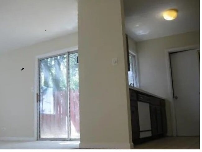 Building Photo - 1733 Queensbury Cir