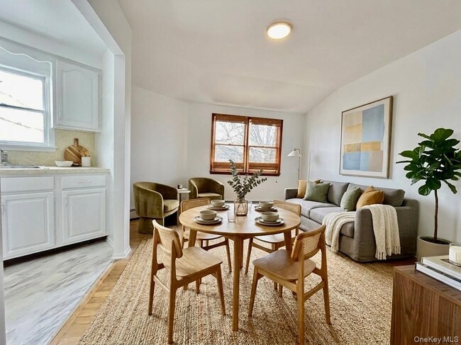 Building Photo - 157-54-157-20 20th Rd Unit 2 FL