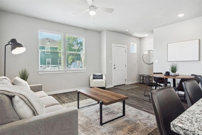 Photo - 523 Powell Dr