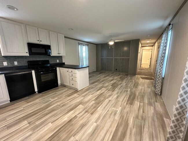 Photo - 855 W Jefferson St